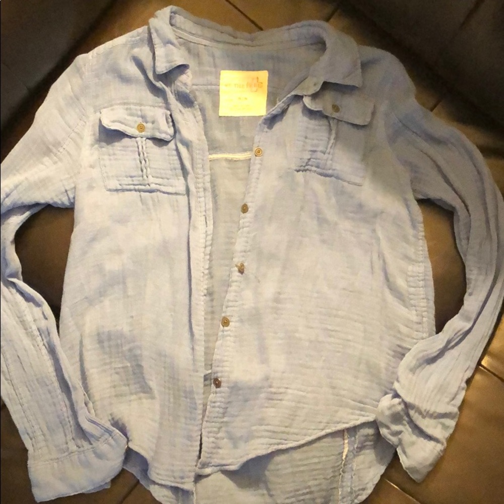 Free people button top